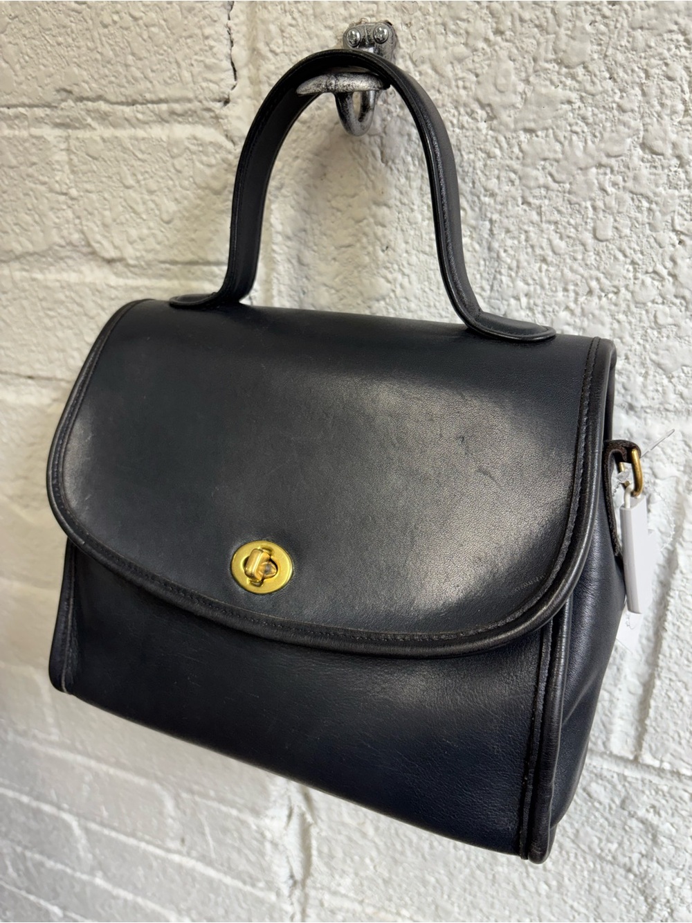 Vintage 9977 Coach Manor Black Leather Top-Handle Satchel with Gold Turn-Lock - Picture 2 of 12